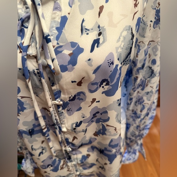 Bohemian Blue And White Women’s Blouse With Bell Sleeves Size Medium Buttons Tie - Picture 7 of 13